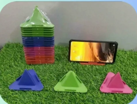 pyramid stand per piece